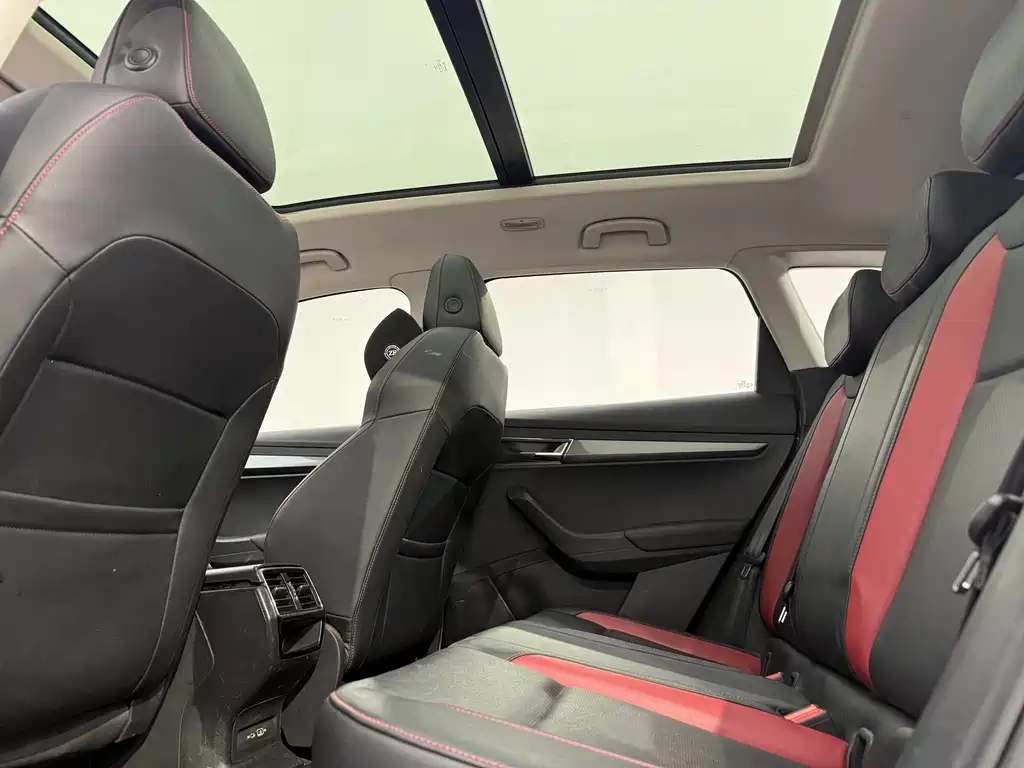 Skoda Karoq 2023 — фото 8