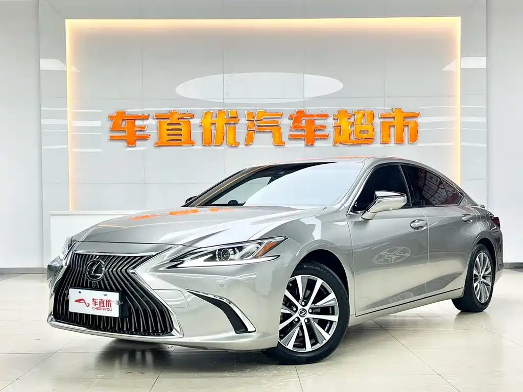 Lexus ES 2020 — фото 1