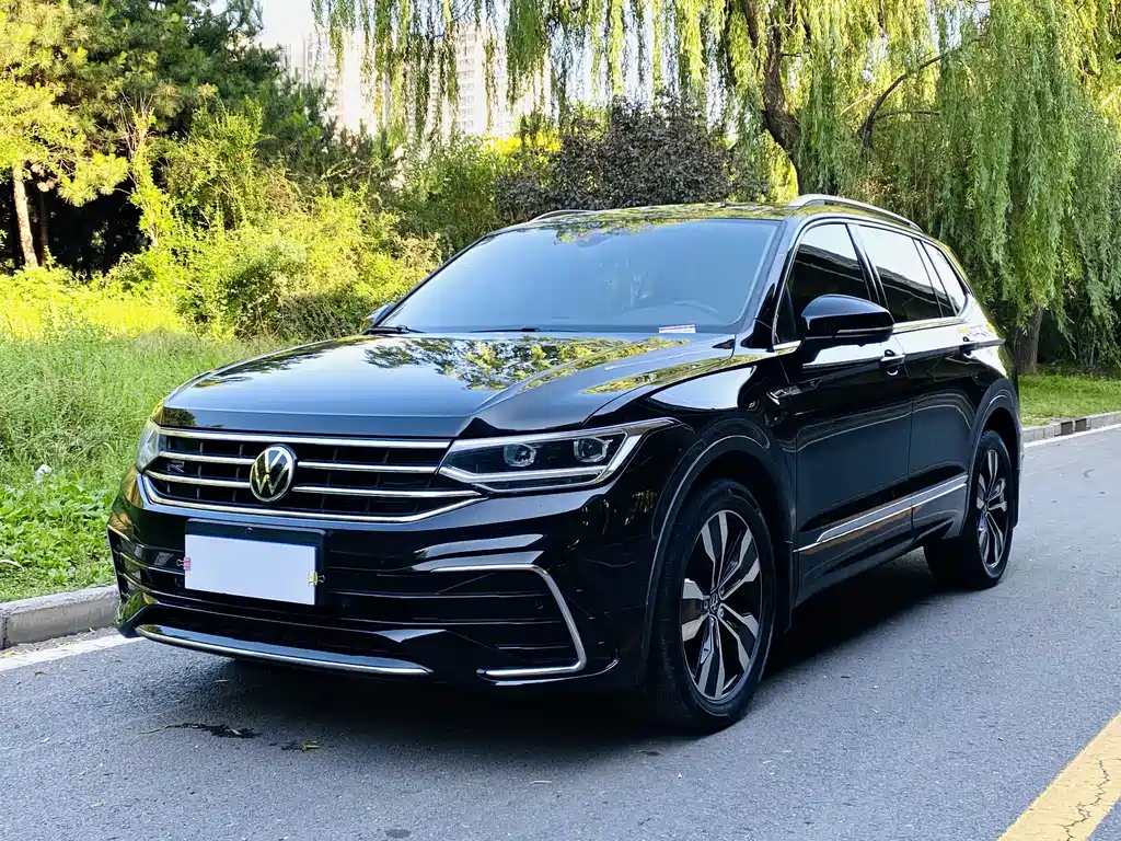 Volkswagen Tiguan L 2022 — фото 1