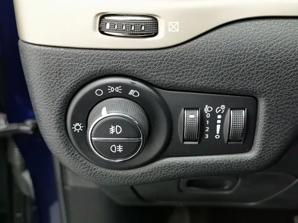 Jeep Cherokee 2016 — фото 21