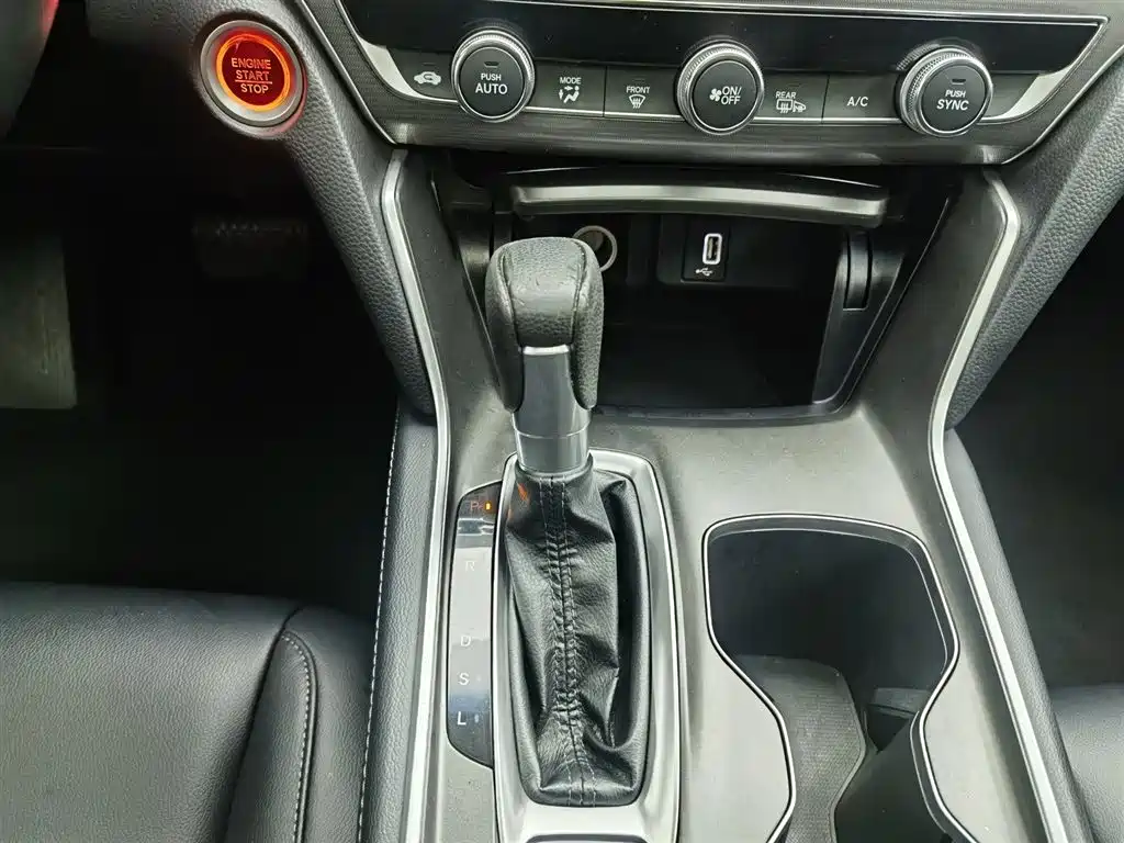 Honda Accord 2018 — фото 13
