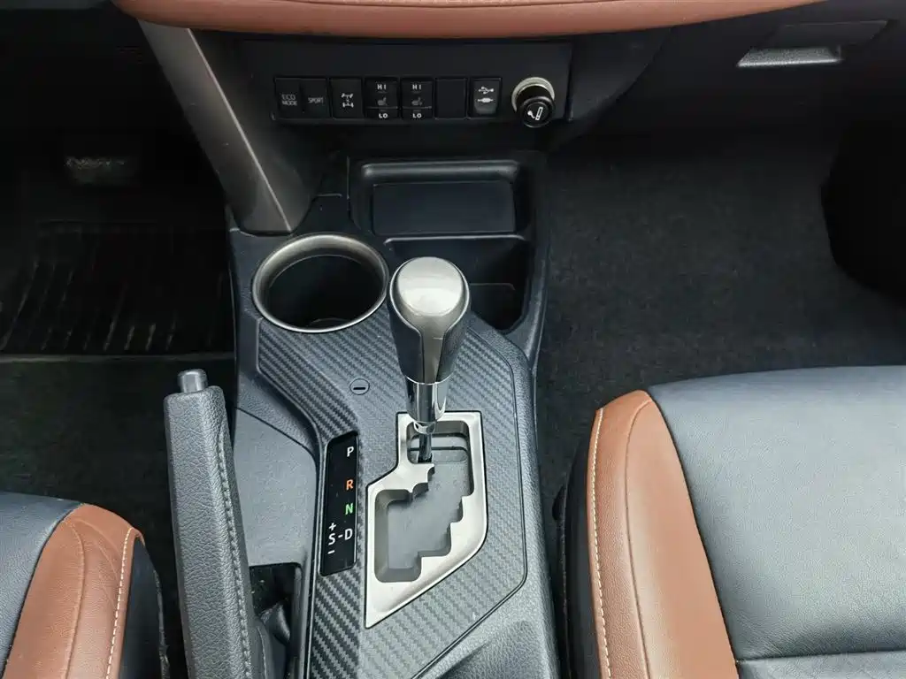 Toyota RAV4 2015 — фото 13