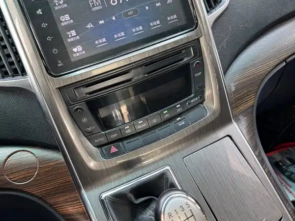 Dongfeng Fengxing CM7 2018