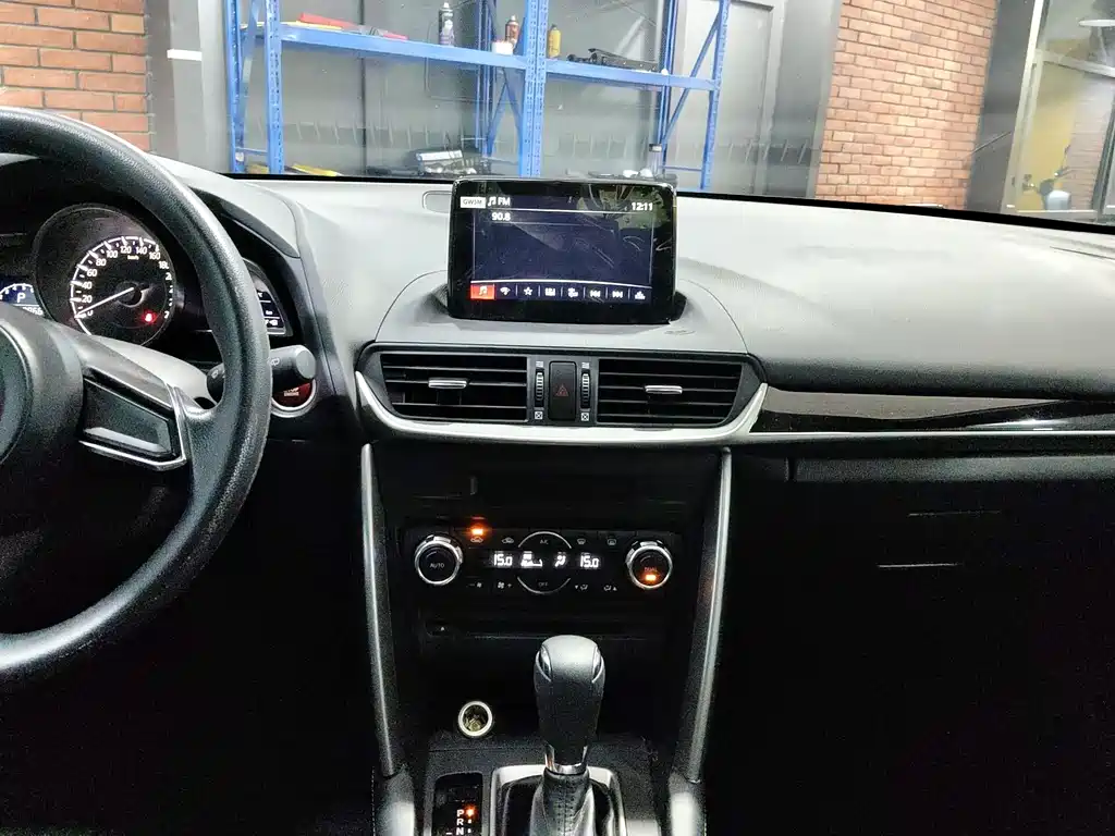 Mazda CX-4 2018 — фото 14