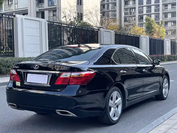 Lexus LS 2011