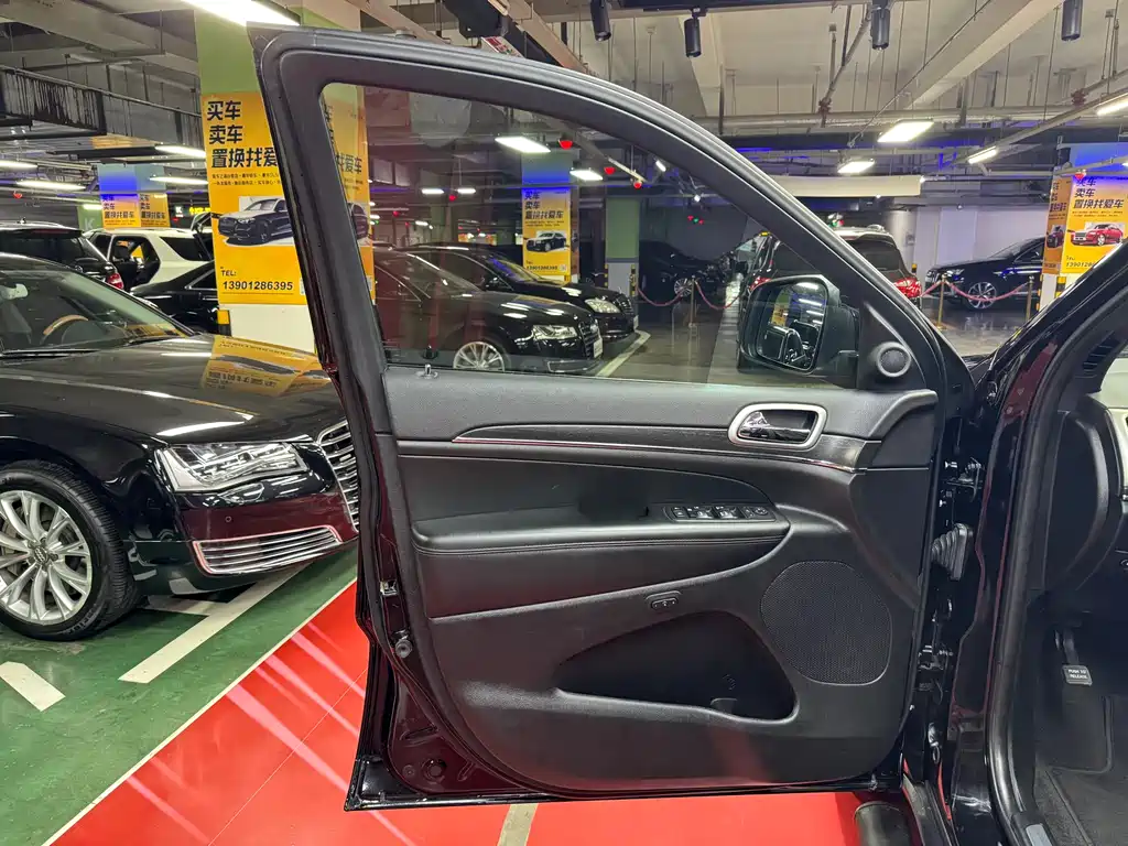Jeep Grand Cherokee 2019 — фото 15