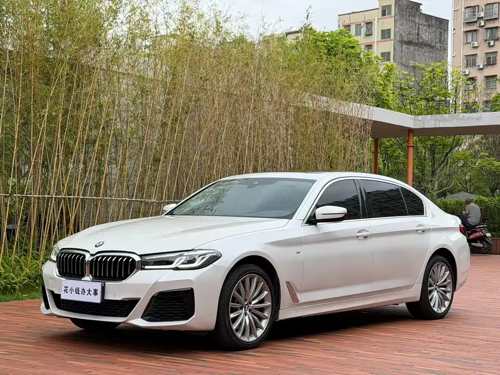 BMW 5 Series 2022 — фото 1