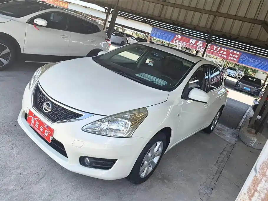 Nissan Tiida 2015
