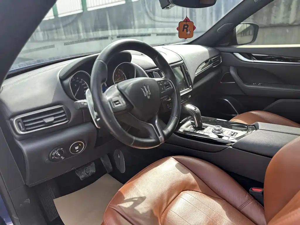 Maserati Levante 2018 — фото 13