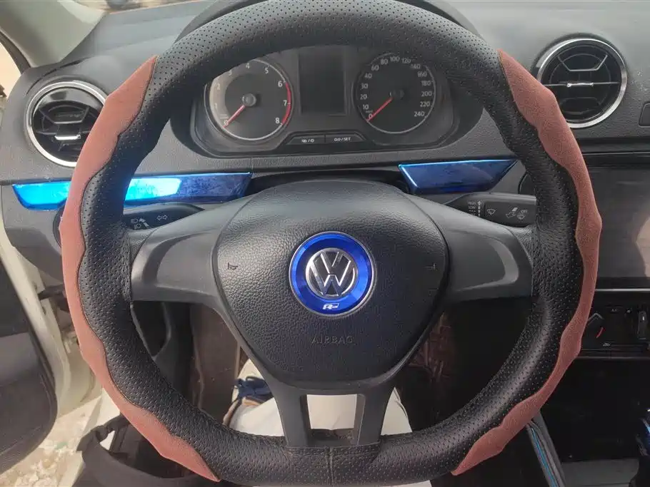Volkswagen Jetta 2017 — фото 15