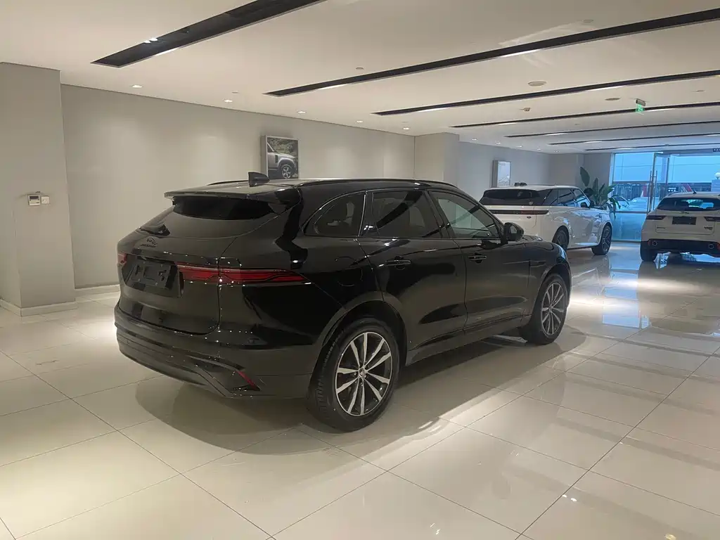 Jaguar F-PACE 2023 — фото 3