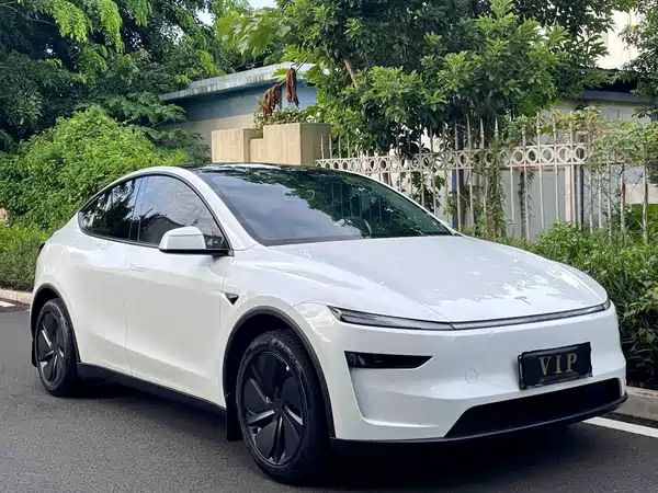 Tesla Model Y 2026
