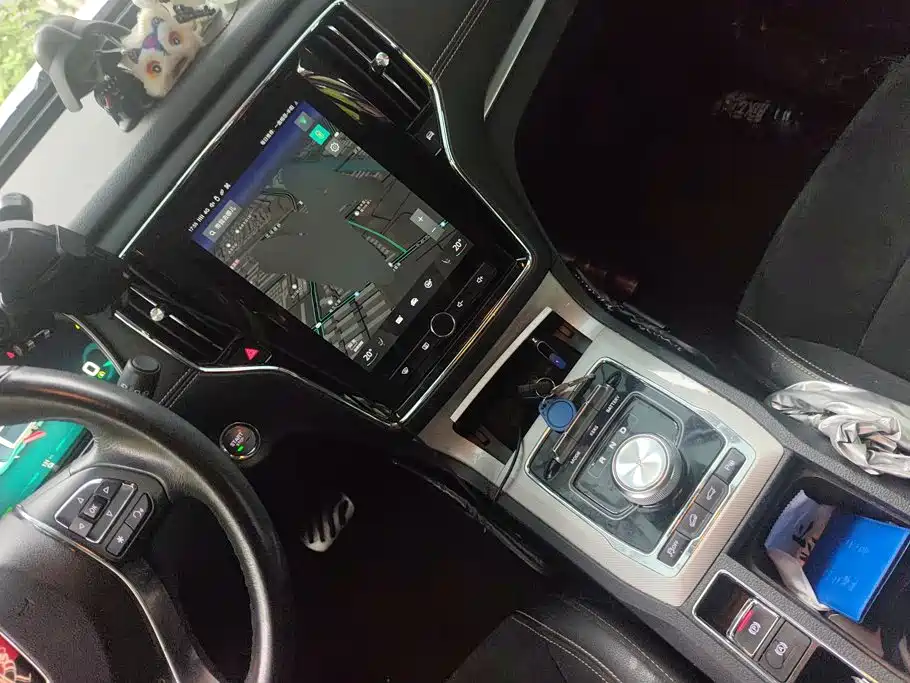 Roewe RX5 New Energy 2018 — фото 13