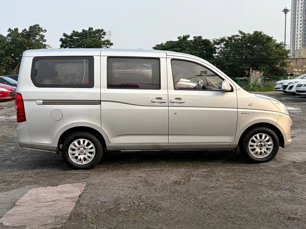 Wuling Rongguang V 2017 — фото 4