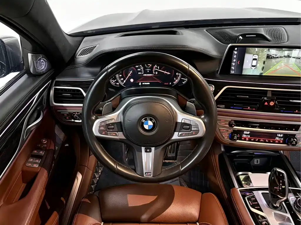 BMW 7 Series 2018 — фото 9