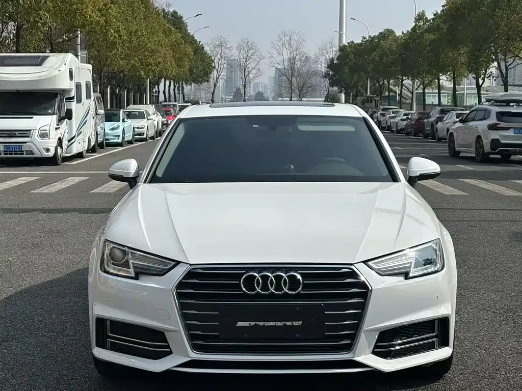 Audi A4L 2019 — фото 2