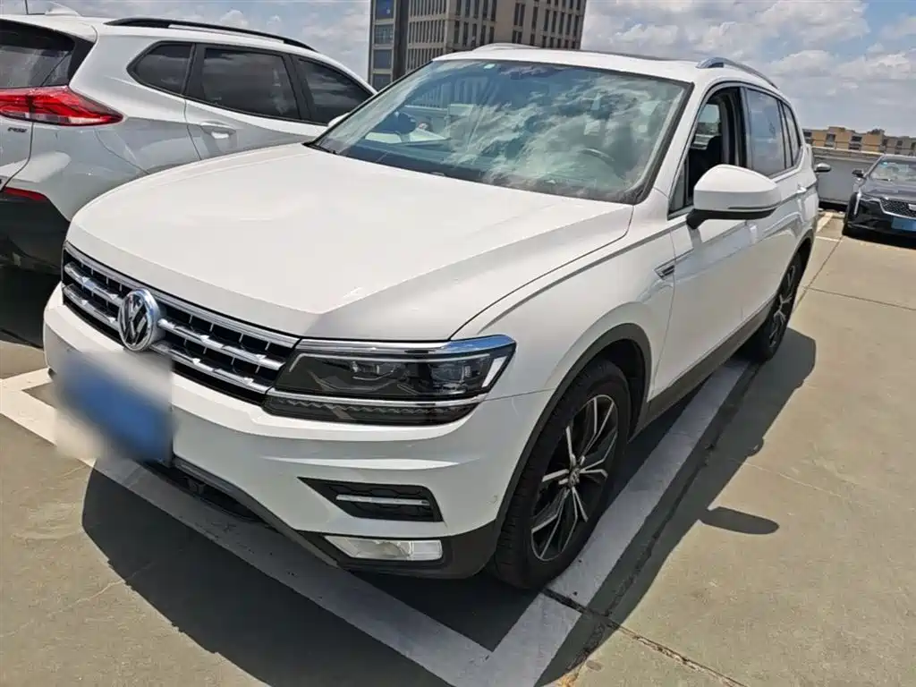 Volkswagen Tiguan L 2019 — фото 1