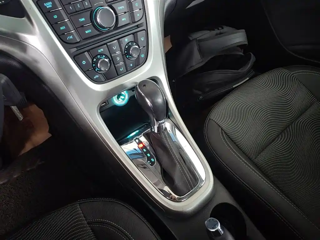 Buick Excelle 2015 — фото 14