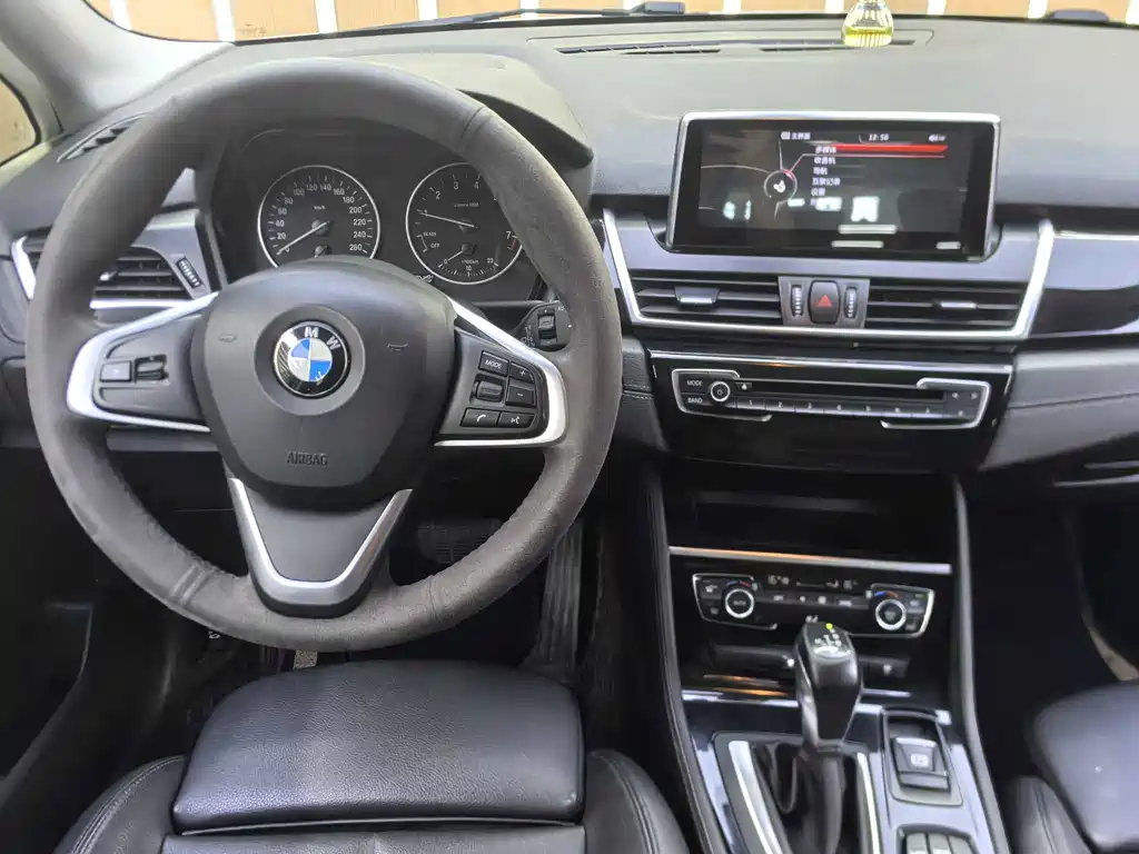 BMW 2 Series Active Tourer 2017 — фото 7