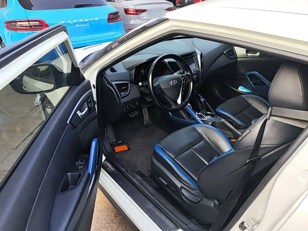 Hyundai Veloster 2015 — фото 16