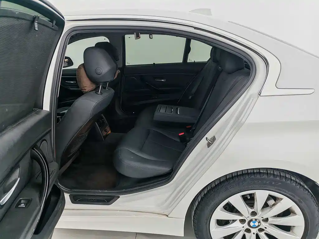 BMW 3 Series 2017 — фото 16