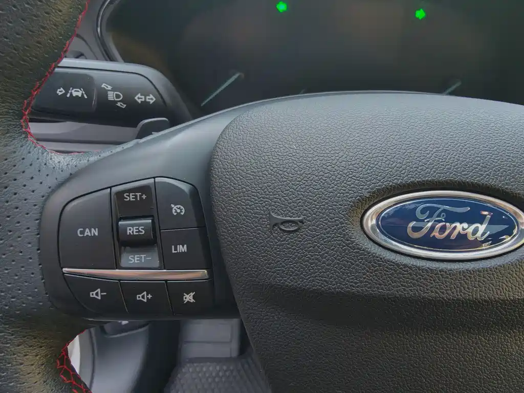 Ford Focus 2020 — фото 14