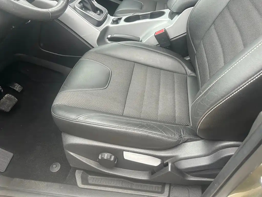 Ford Kuga 2016 — фото 11