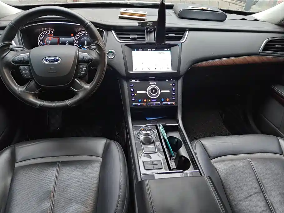 Ford Taurus 2017 — фото 12