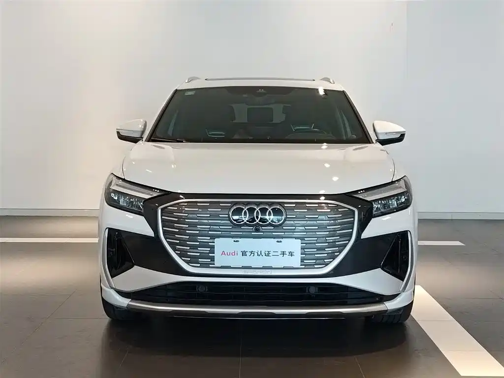 Audi Q4 e-tron 2023 — фото 2