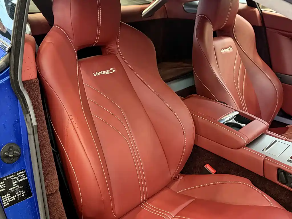 Aston Martin V8 Vantage 2017 — фото 11