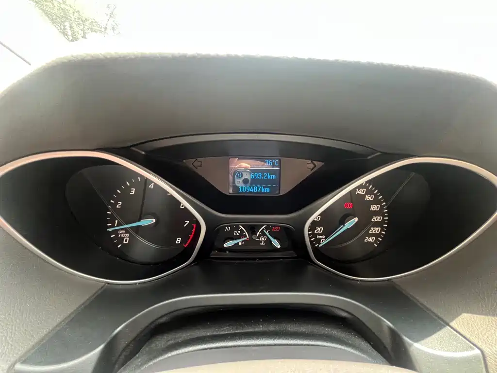 Ford Focus 2015 — фото 9