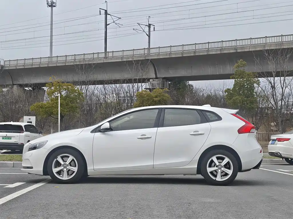 Volvo V40 2016 — фото 3