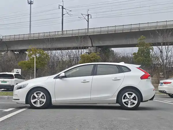 Volvo V40 2016