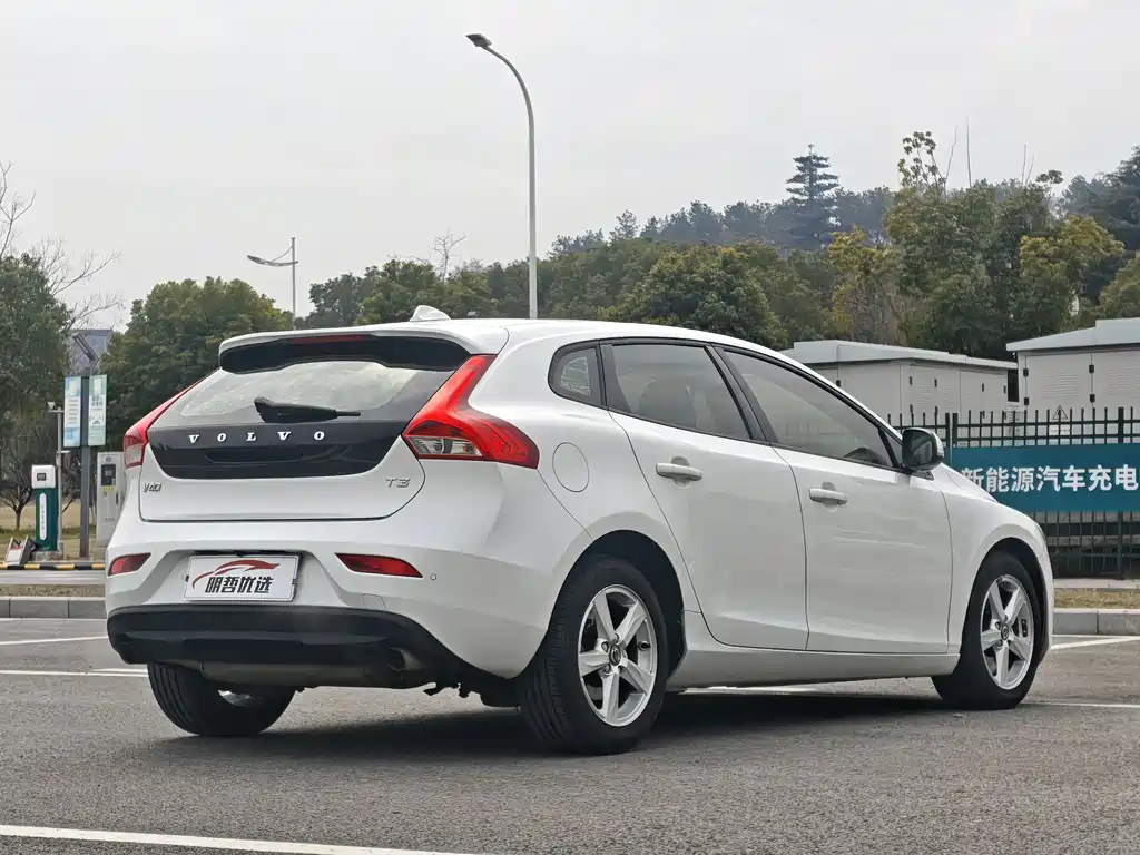 Volvo V40 2016 — фото 6