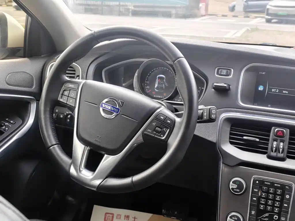 Volvo V40 2016 — фото 14