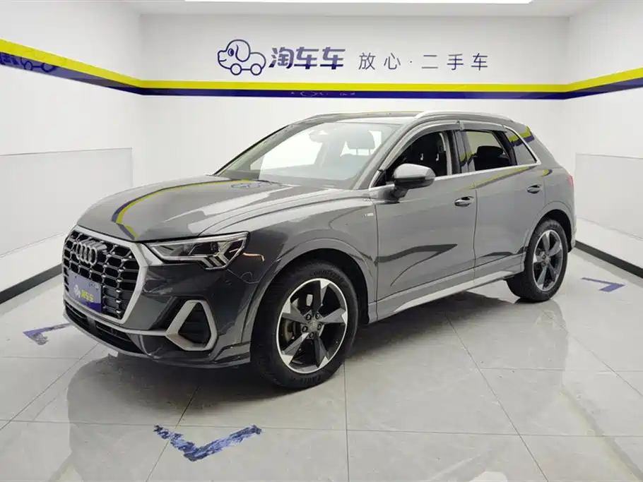 Audi Q3 2019 — фото 1
