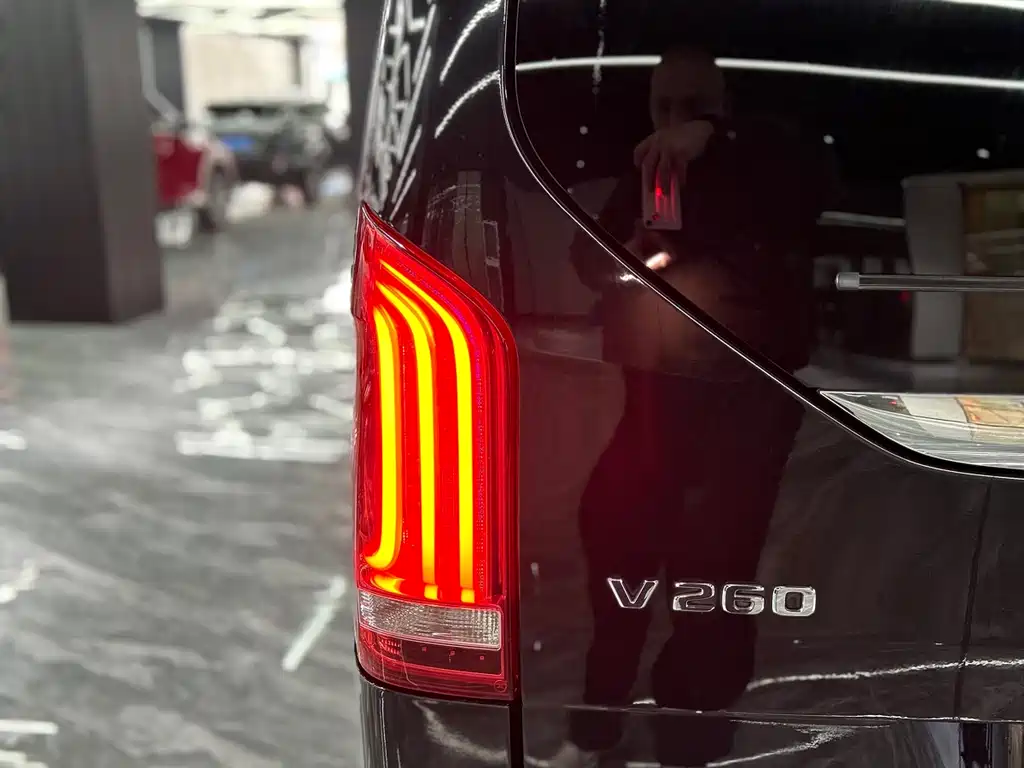 Mercedes-Benz V-Class 2019 — фото 33