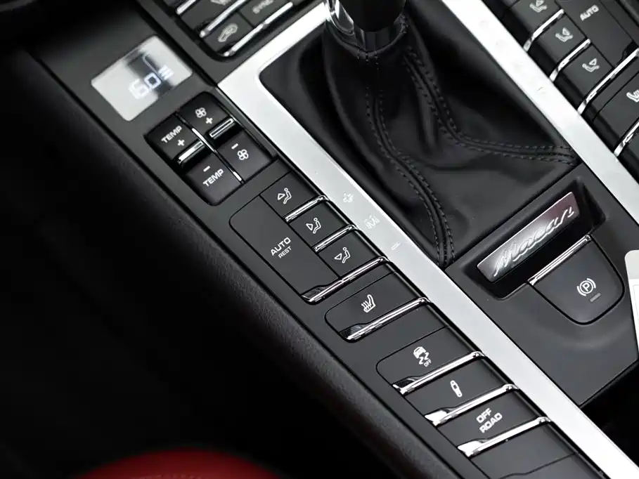 Porsche Macan 2022 — фото 19