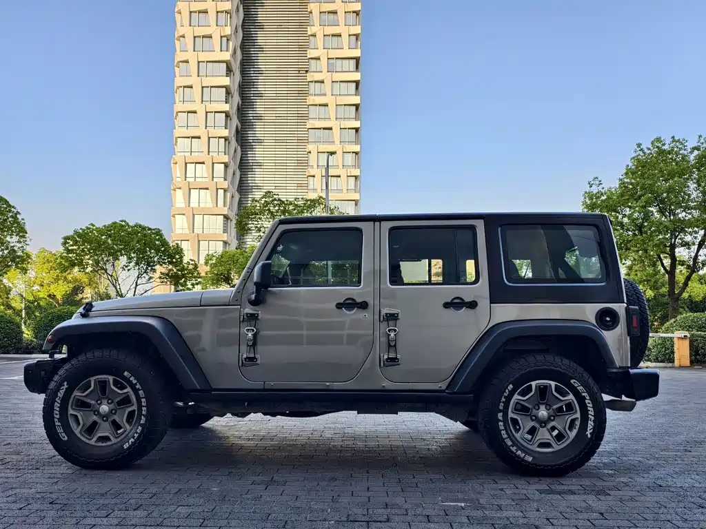 Jeep Wrangler 2014 — фото 8