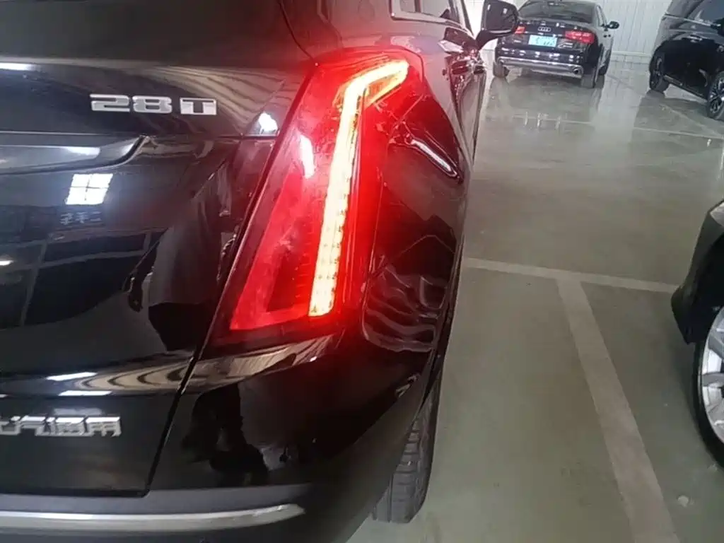 Cadillac XT5 2020 — фото 8