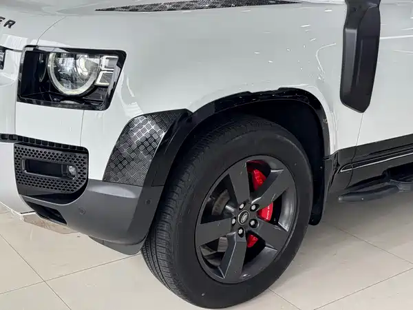 Land Rover Defender 2023