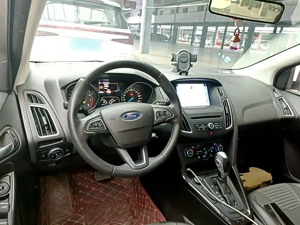 Ford Focus 2016 — фото 10