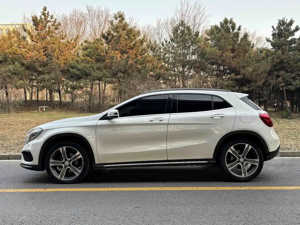 Mercedes-Benz GLA 2016