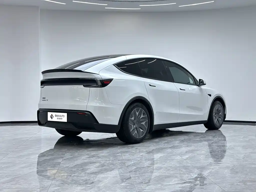Tesla Model Y L 2025 — фото 2