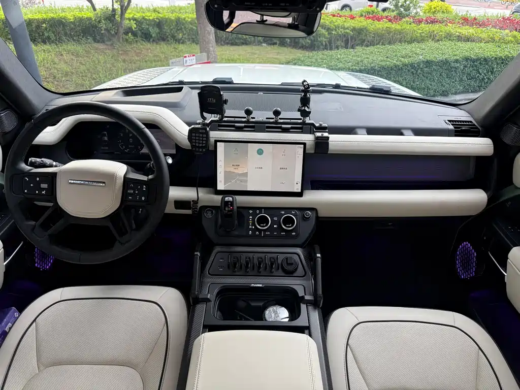Land Rover Defender 2023 — фото 9