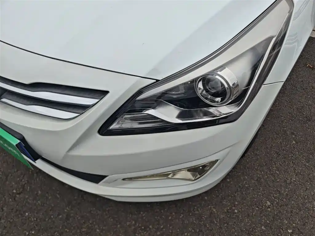 Hyundai Verna 2015 — фото 24
