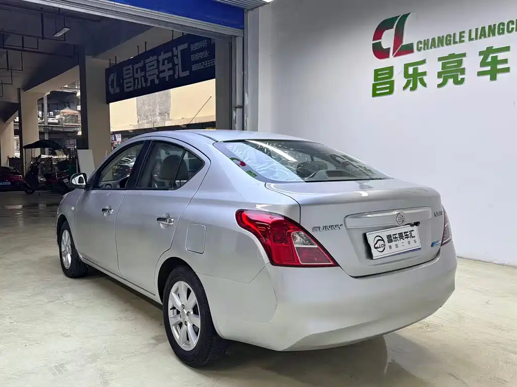 Nissan Sunny 2014 — фото 15