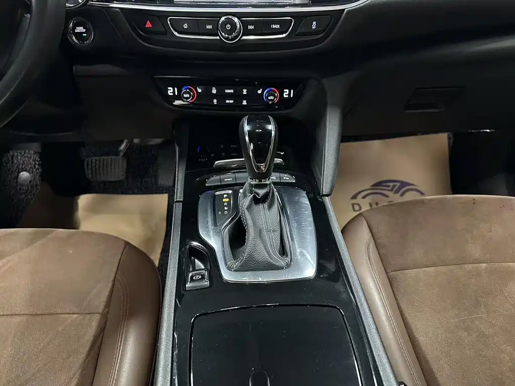 Buick Regal 2018 — фото 12