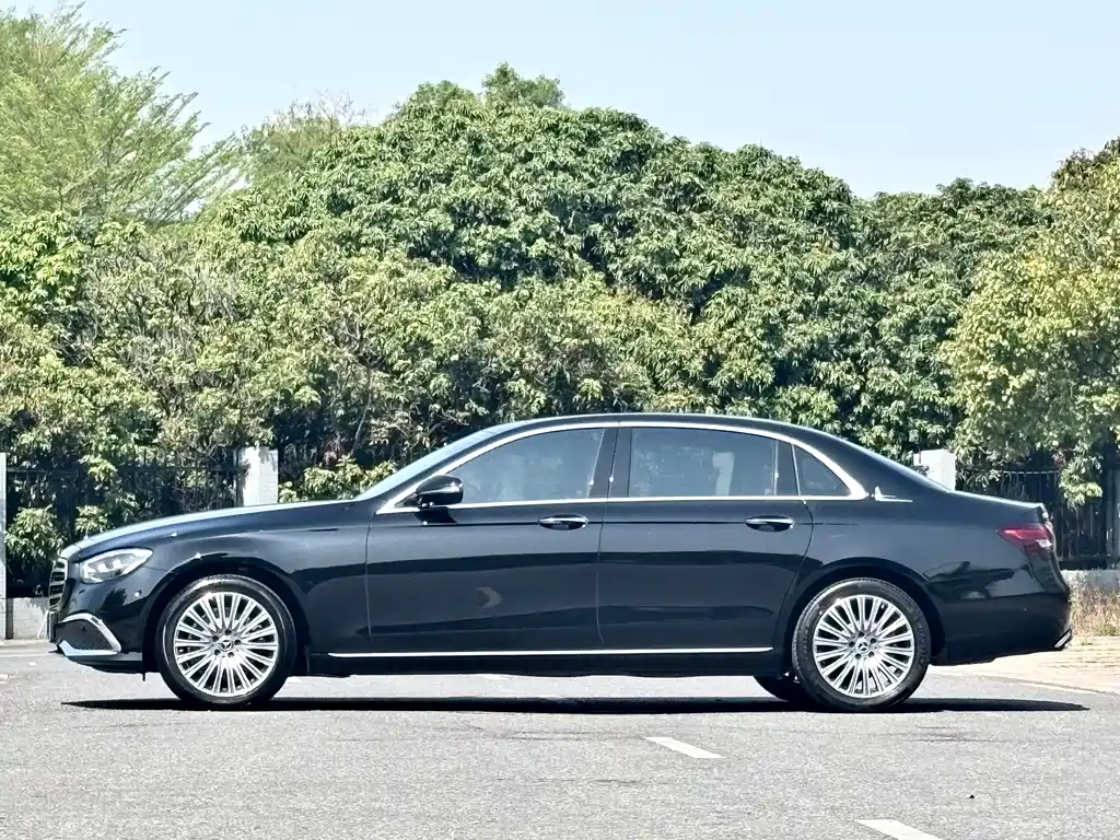 Mercedes-Benz E-Class 2023 — фото 4