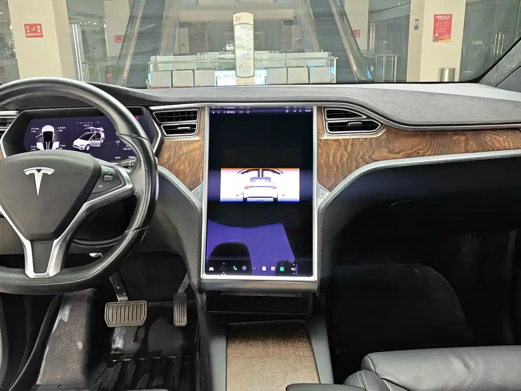 Tesla Model X 2017 — фото 12